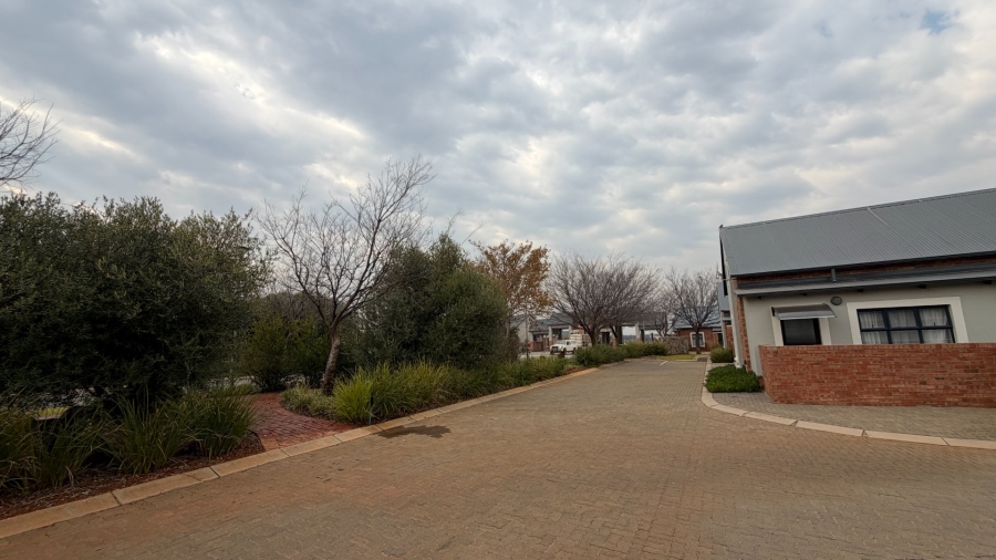 2 Bedroom Property for Sale in De Land Estate North West
